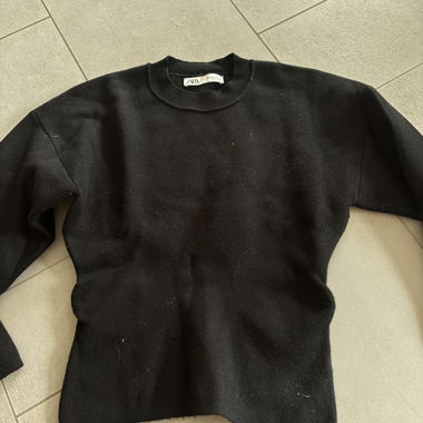 Zara schwarzer Pullover