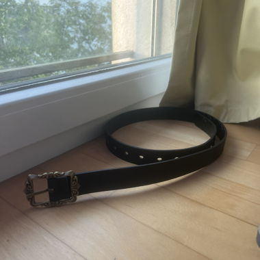 Ceinture noire ornamentee