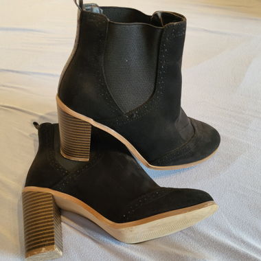 Chelsea boots with heel
