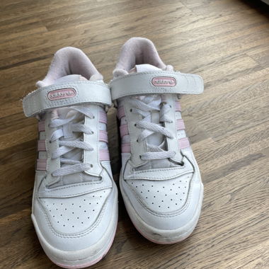 Pink Adidas Forum low