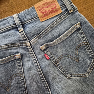 Levi's High-Waist-Mom-Jeans