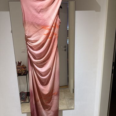Abito rosa drappeggiato