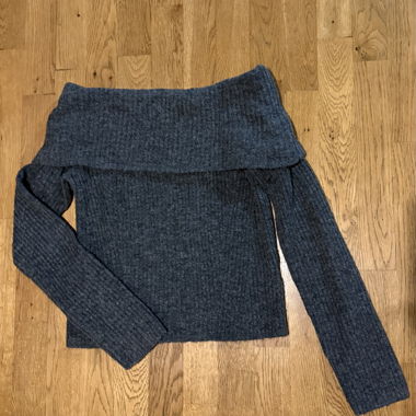Grauer Off-Shoulder Pullover H&M Grösse M