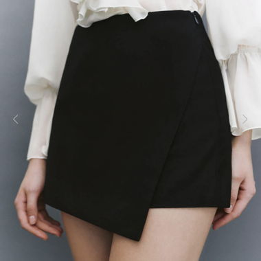 Chic mini skort noir