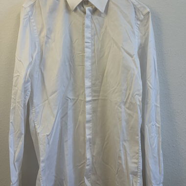 Chemise blanche pour boutons de manchette