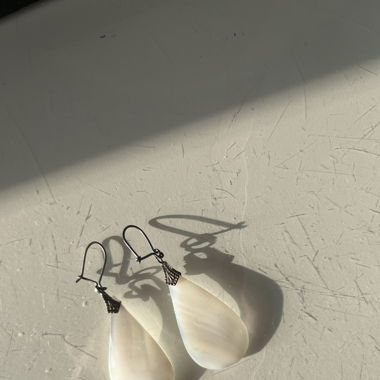 vintage shell earrings