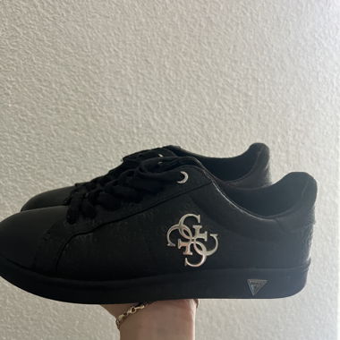 Schuhe, Guess