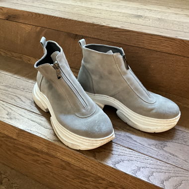Graue Plateau-Stiefeletten