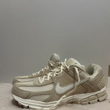 Nike Vomero 5 