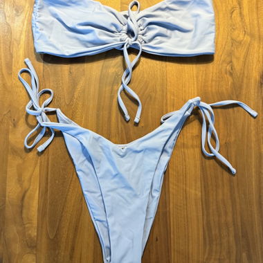 Set bikini azzurro chiaro