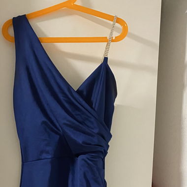 Abito da sera blu con strass