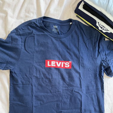 Levi’s tshirt