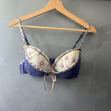 Dirndl-style bra