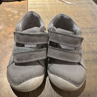 Grey children's shoes with Velcro by elefanten