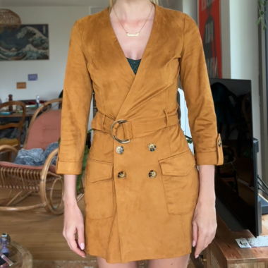 Robe effet daim avec skort en brun caramel