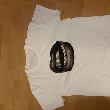 T-shirt blanc à imprimé lèvres
