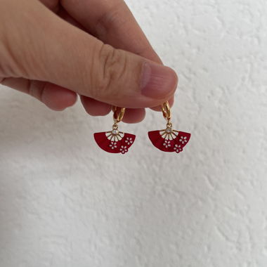 Boucles d'oreilles à clip en forme d'éventail rouges