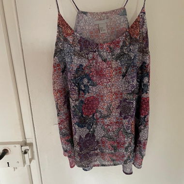 Patterned Women’s Top Size M
