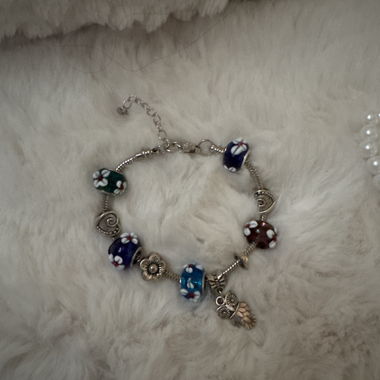 Charm-Armband mit Glasperlen