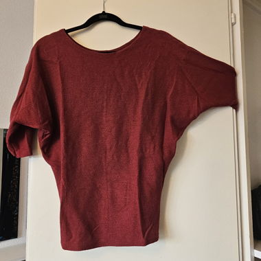 Haut en maille rouge