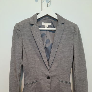 Grauer Blazer
