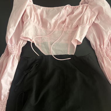 crop top rosa Missguided venduto con gonna nera