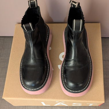 LÄST Ella black pink leather Chelsea boots 38