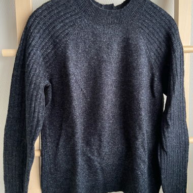 Maglione in maglia con bottoni