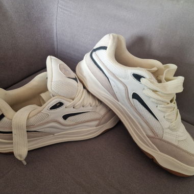 Bershka sneakers size 40