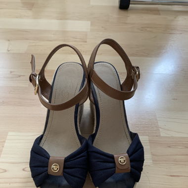 Dunkelblaue Wedges