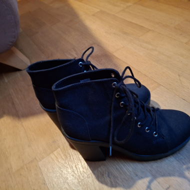 Schnürstiefelette
