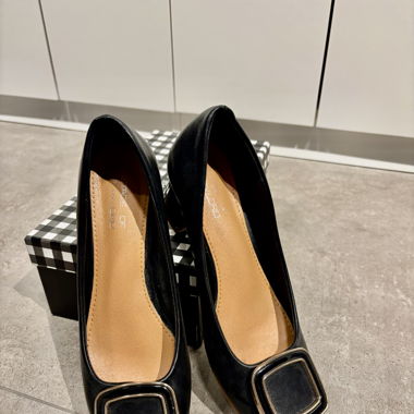 Classic Black Pumps - Size EU39    