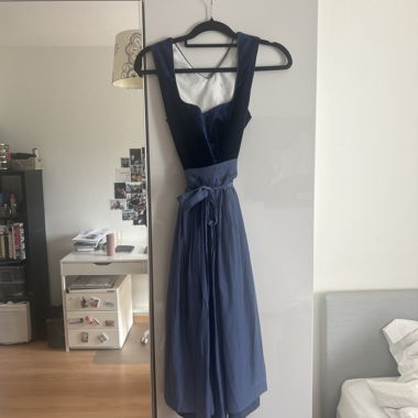 Dirndl bleu foncé