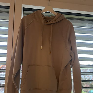 beiger kapuzenpulli 
