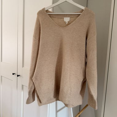 Beige H&M oversize sweater, size EUR XS