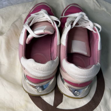 Baskets montantes blanches et violettes