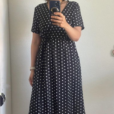 Robe noire à pois 