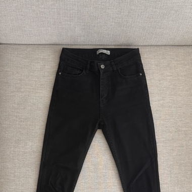 Black skinny jeans 