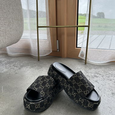 Mules GUCCI - compensées - NEUVES - T39