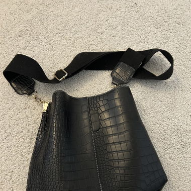 Black shoulder casual bag 