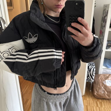 Adidas cropped puffer Jacke 
