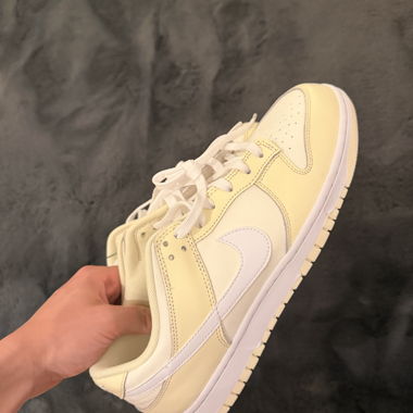 Nike Sneaker in Creme/Weiss