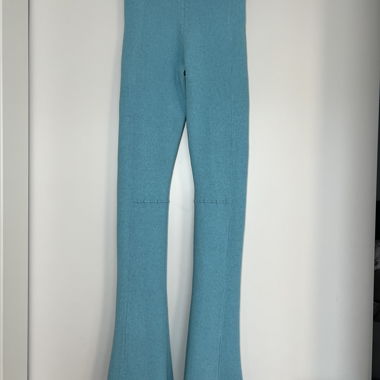 JACQUEMUS Baunhila gerippte Strick-Etuikü? Evasé-Hosen