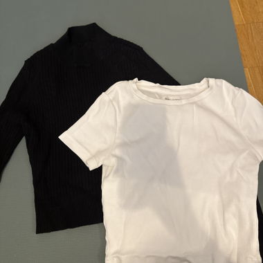 Pack - Black sweater  White T-shirt