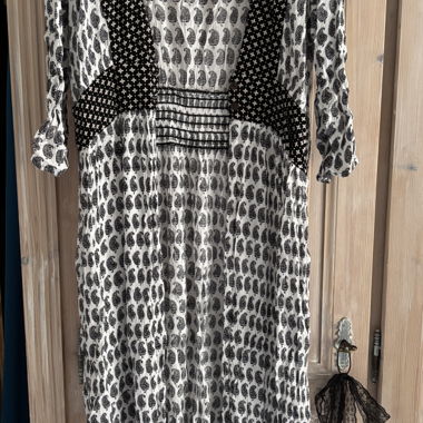 Gemustertes langes Kleid 