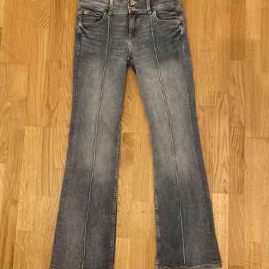Jeans a vita bassa svasati
