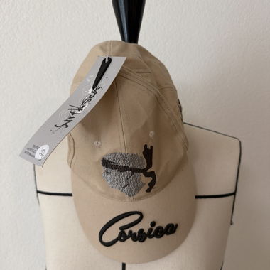 Beige Cap aus Korsika