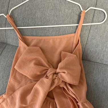 Oranges Kleid, bodenlang