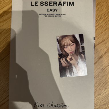 LE SSERAFIM EASY Album