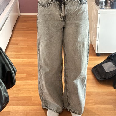 Wide-leg jeans